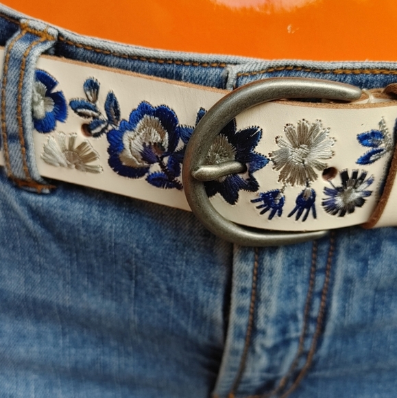 🆕 Lucky Brand floral embroidered belt size S - Picture 2 of 12